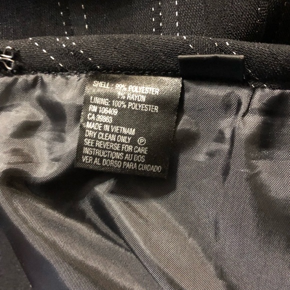 Tahari Suit Blazer Skirt Woman size 6 & 10 p Black stripe professional classy - Picture 14 of 16